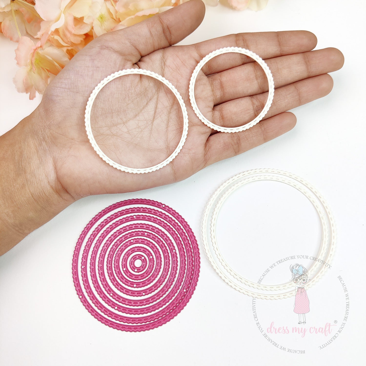 Mini Stitched Scalloped Circle Frame - Basic Designer Dies