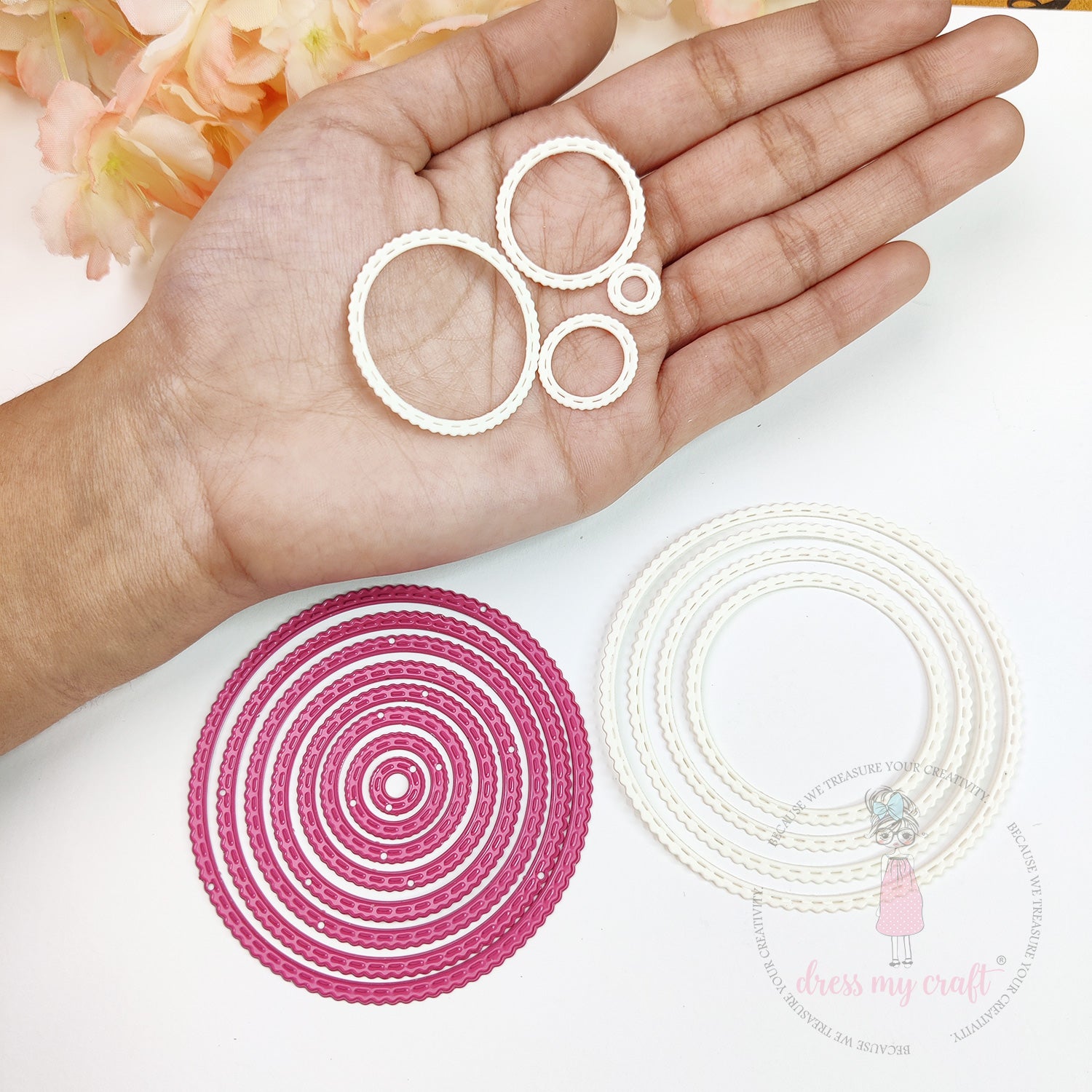 Mini Stitched Scalloped Circle Frame - Basic Designer Dies