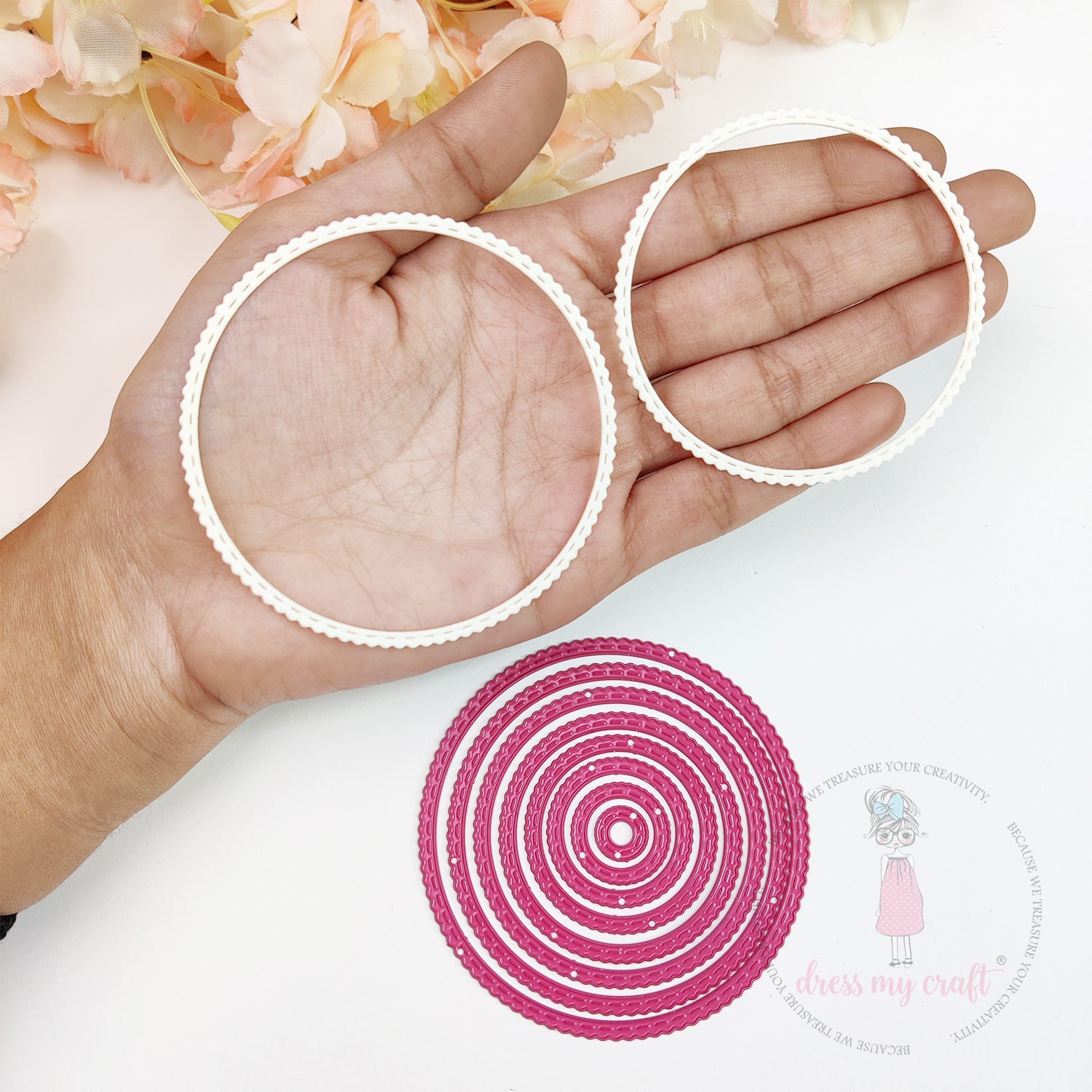 Mini Stitched Scalloped Circle Frame - Basic Designer Dies