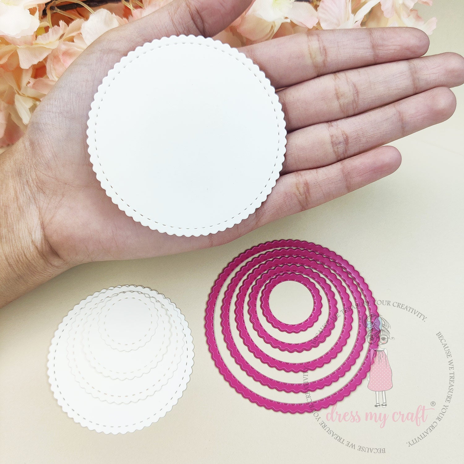 Mini Stitched Scalloped Circle - Basic Designer Dies