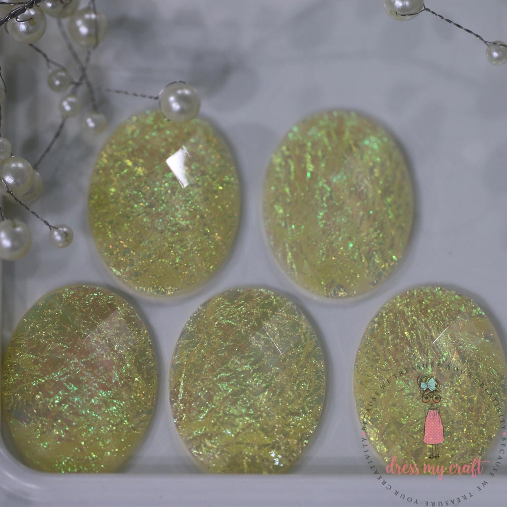 Shiny Oval Cabochon - Golden