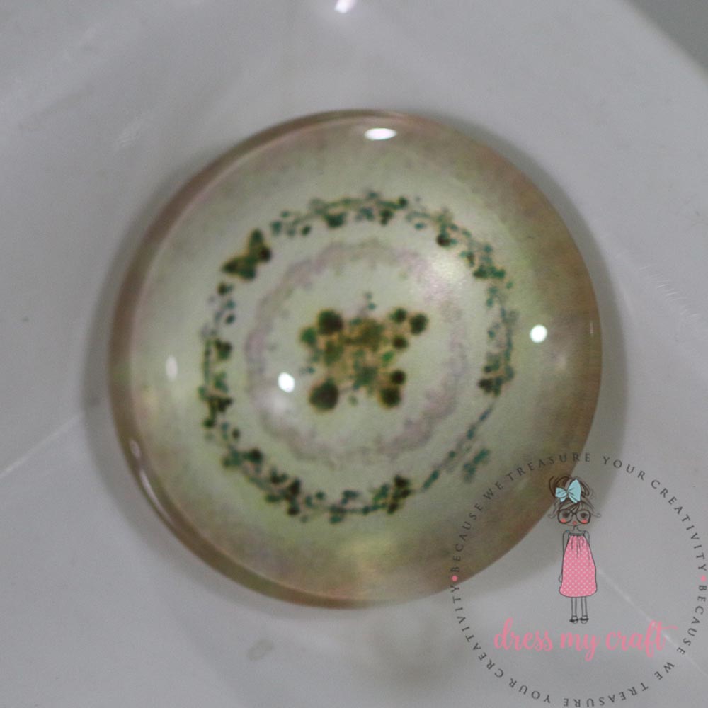 Small Round Glass Cabochon - Shabby Vintage
