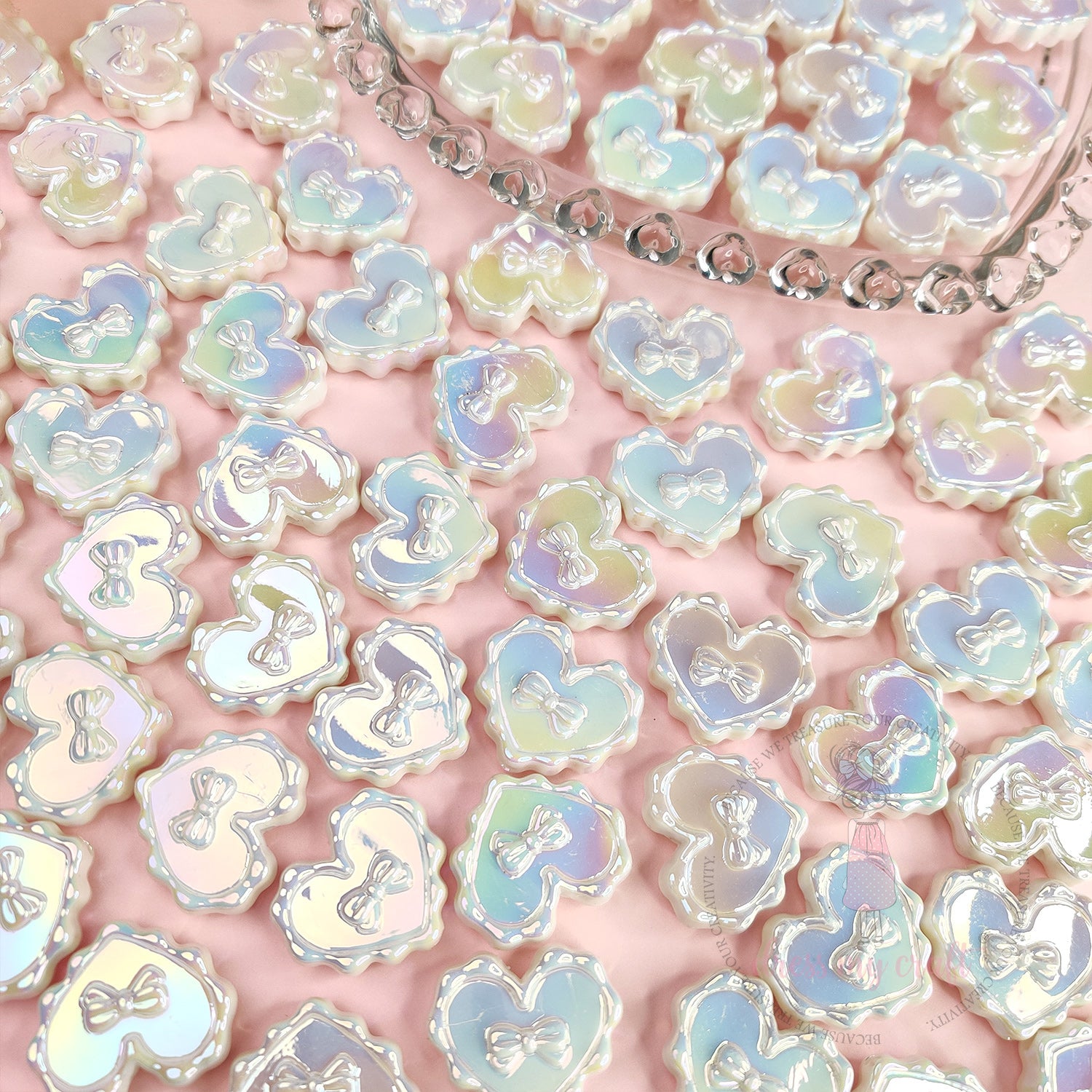 Holographic Pearl Glaze Heart Beads - White