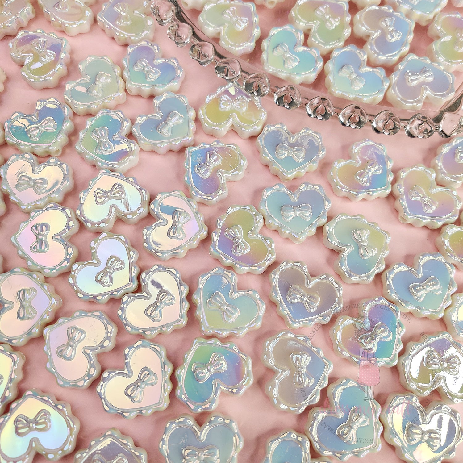 Holographic Pearl Glaze Heart Beads - White