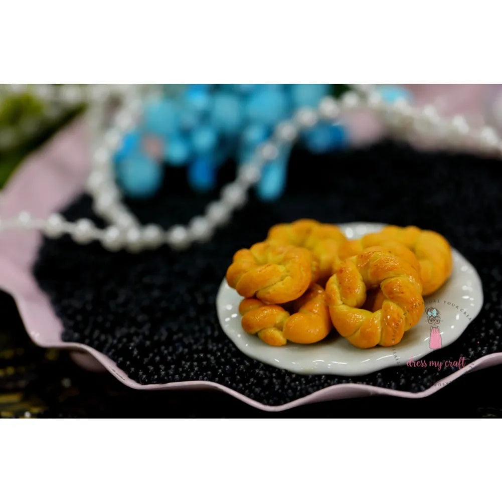 Miniature Round Puff Bread