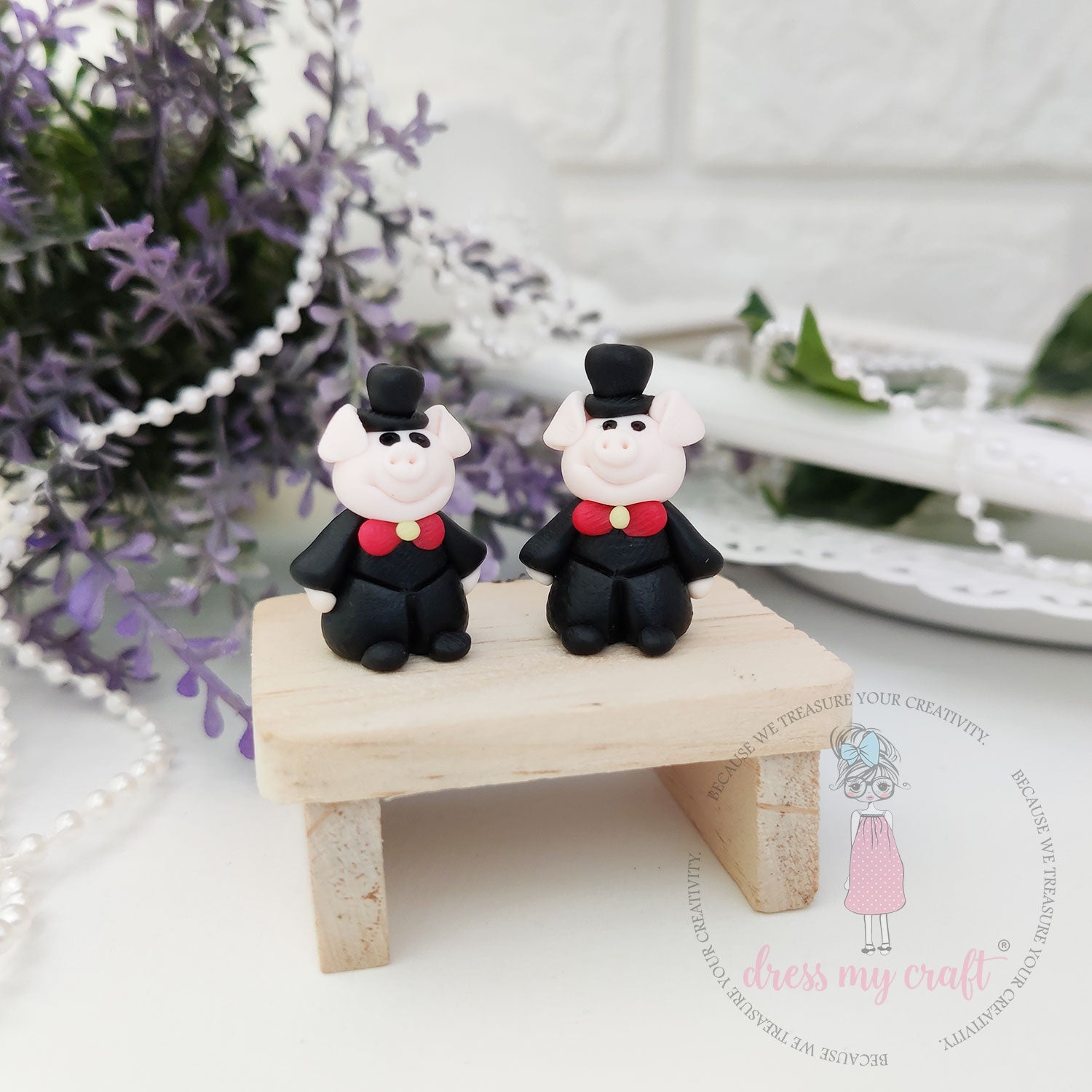 Miniature Figure Detective Piggy