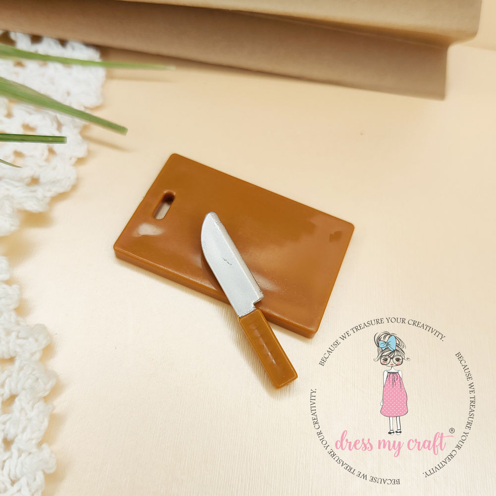 Miniature Chopping Board With Knife