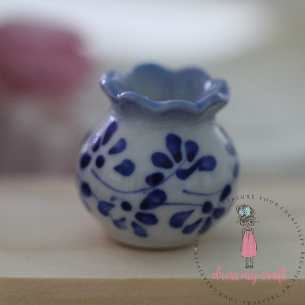 Miniature Curved Pot