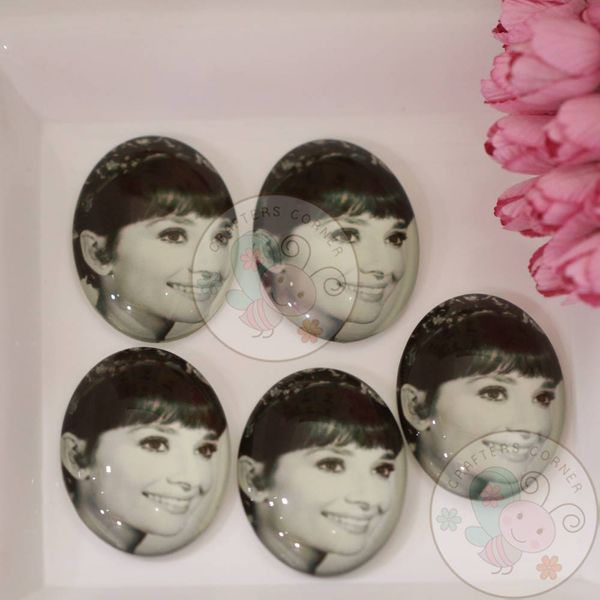 Oval Glass Cabochon - Vintage Lady